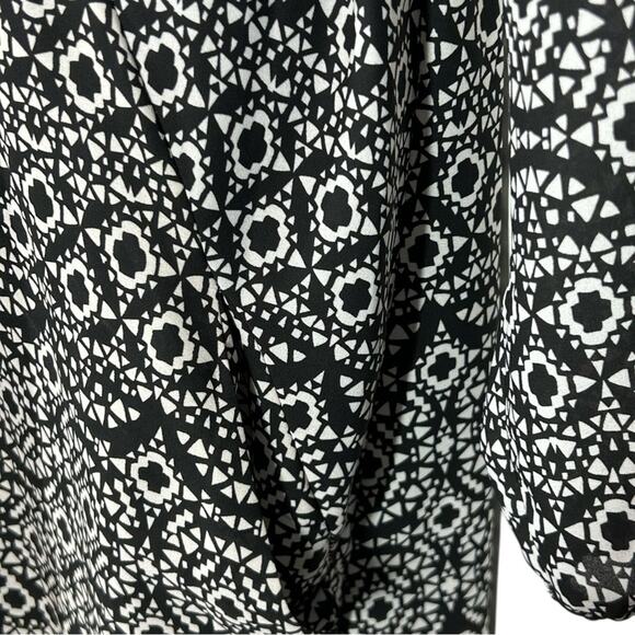 BAR III Black White Geometric Wrap Dress Size Large 3/4 Sleeve V-Neck - Picture 6 of 13